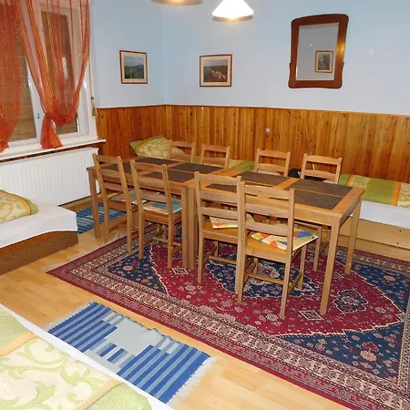 Πανσιόν Kapolnas Vendeghaz 3*