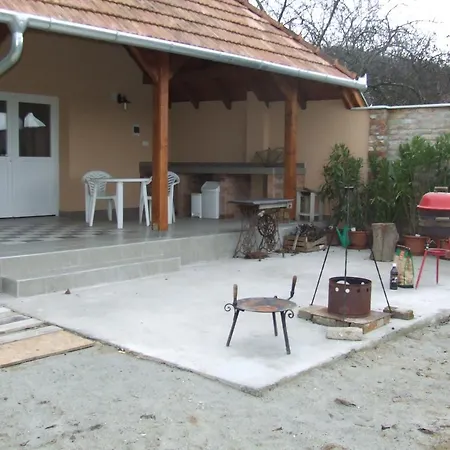 Πανσιόν Kapolnas Vendeghaz 3*