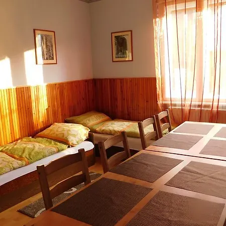 Πανσιόν Kapolnas Vendeghaz 3*