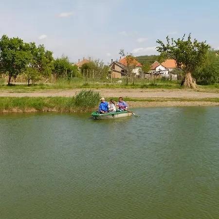Kapolnas Vendeghaz 3* Báta