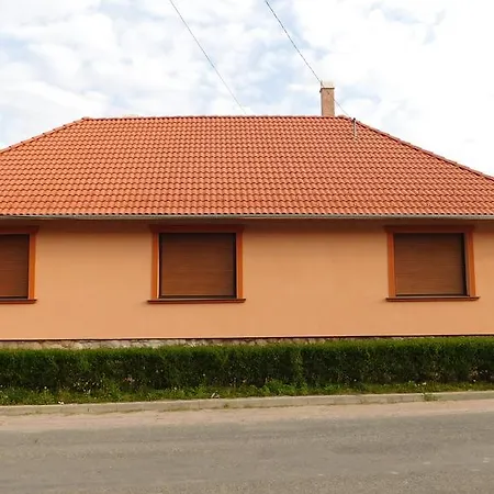 Kapolnas Vendeghaz 3* Báta