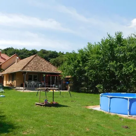 Πανσιόν Kapolnas Vendeghaz 3*